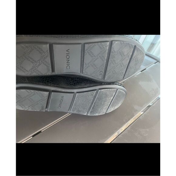 Vionic Chill Larrun Loafers Black Leather Snake Print Pull On US 7 - Picture 11 of 11